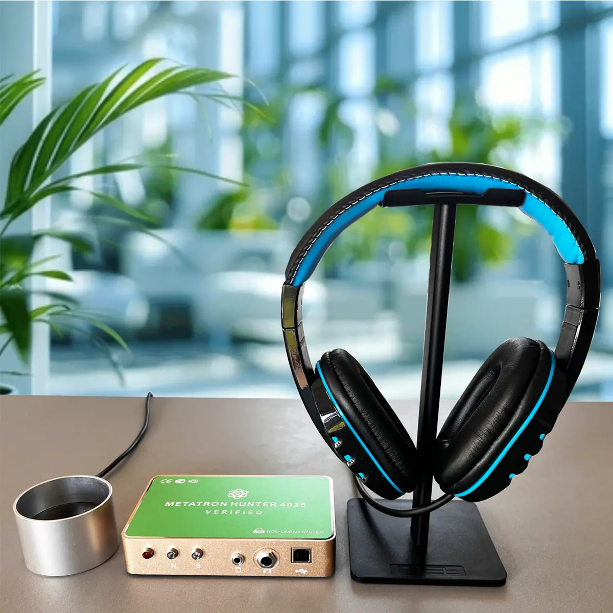 Metatron Hunter 4025 Verified Non-Linear System bioresonance system, complete with bio-induction headphones and resonance chamber.